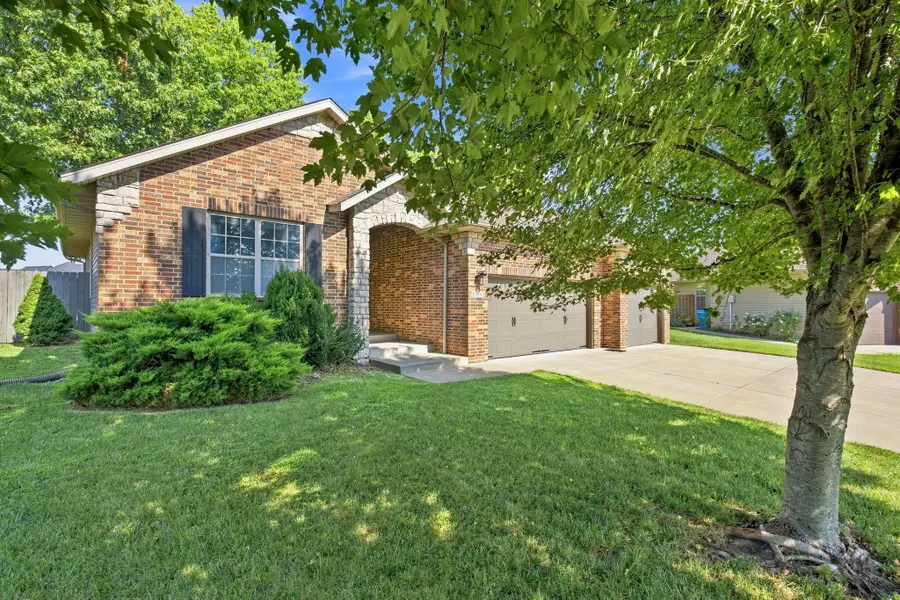 1991 N Parkway Place, Strafford, MO 65757 - #2