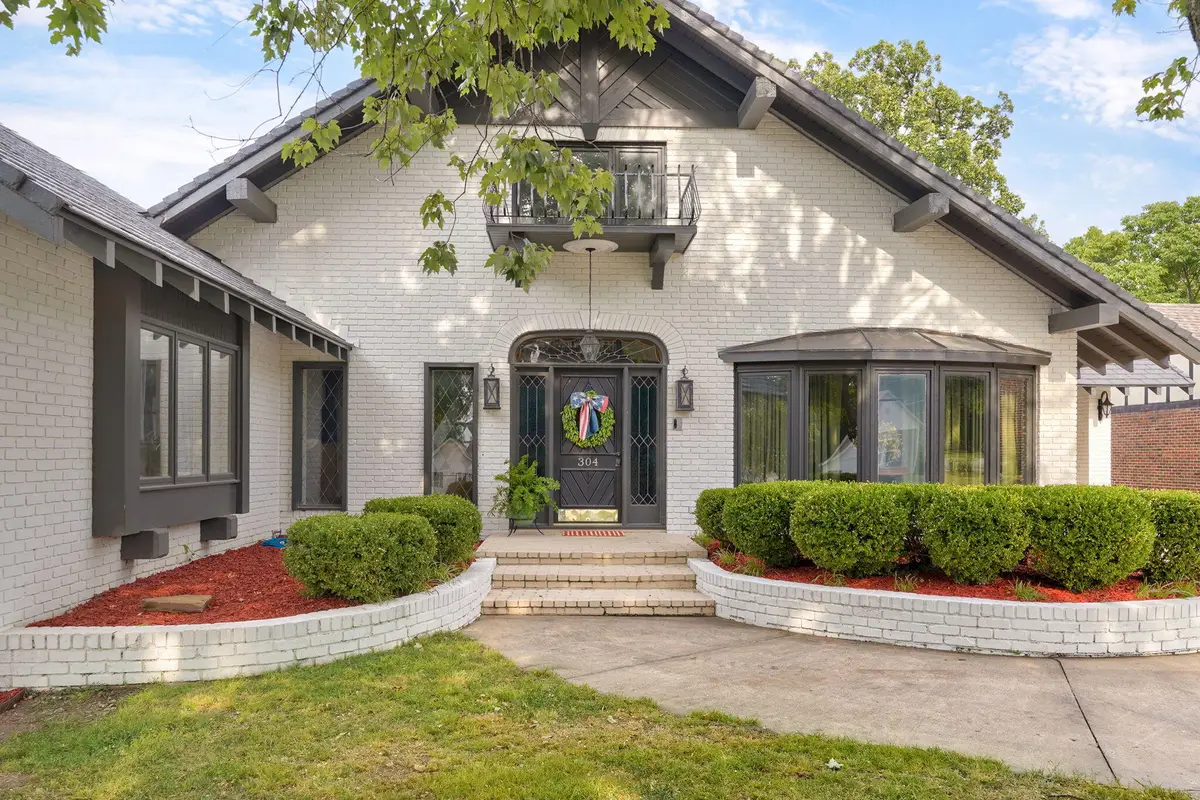 304 S Elliott Avenue, Aurora, MO 65605 - #1