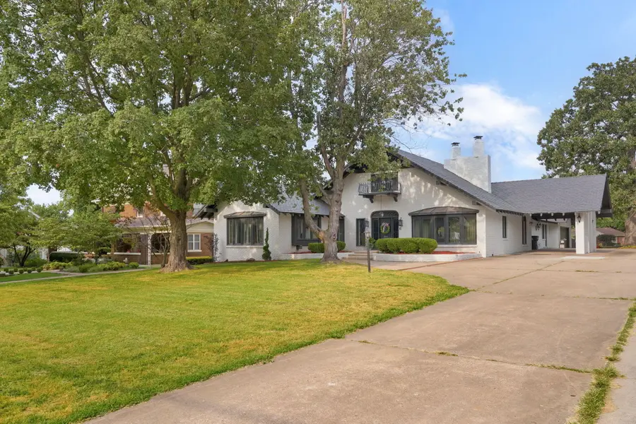 304 S Elliott Avenue, Aurora, MO 65605 - #2