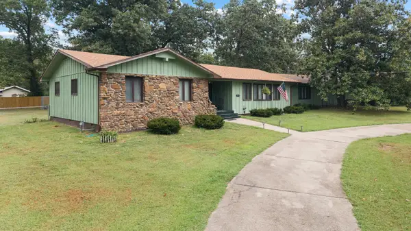 1017 Chinquapin Street, Cassville, MO 65625