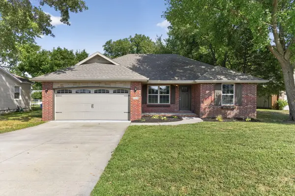 820 S Trail Point Court, Nixa, MO 65714