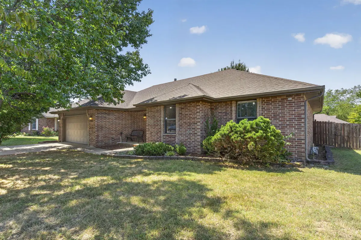 3648 W Shawnee Drive, Springfield, MO 65810 - #1