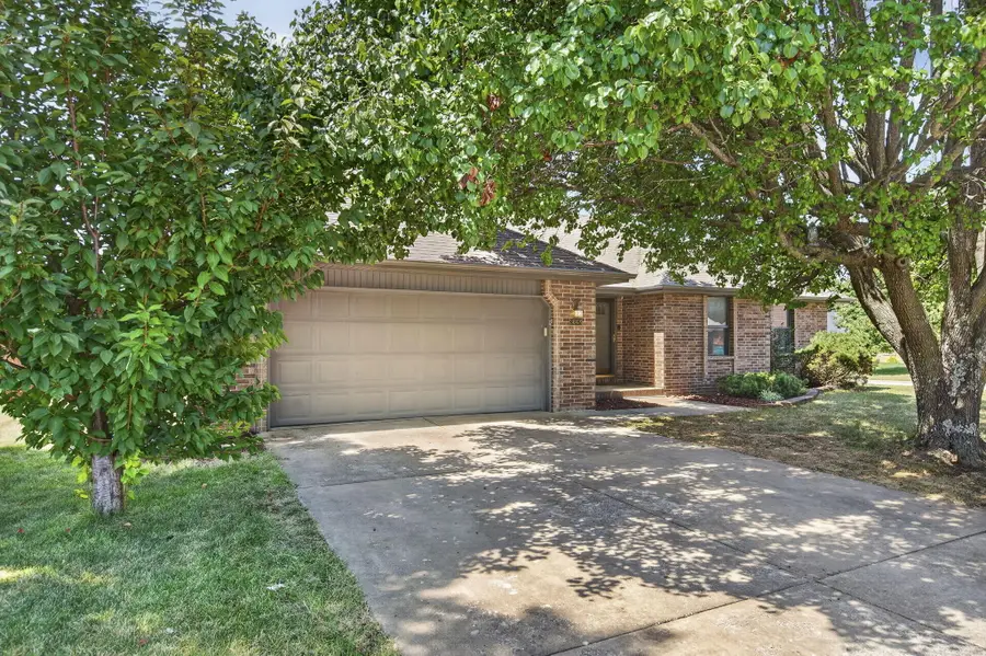 3648 W Shawnee Drive, Springfield, MO 65810 - #3