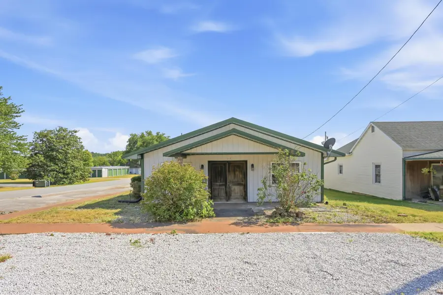 212 E Washington Avenue, Pierce City, MO 65723 - #2
