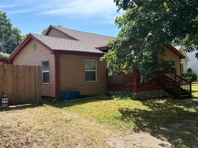 126 E Pleasant Street, Aurora, MO 65605 - #3
