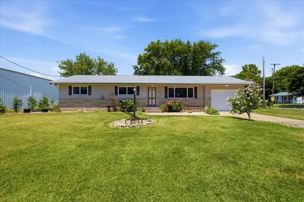 1225 E Church Street, Aurora, MO 65605