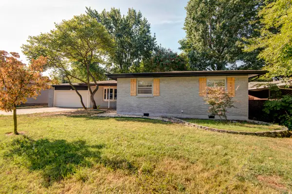 1020 E Edgewood Street, Springfield, MO 65807
