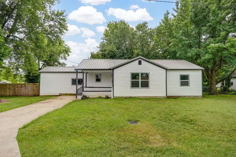 12 E Hawthorne Street, Aurora, MO 65605 - #2