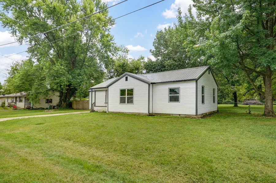 12 E Hawthorne Street, Aurora, MO 65605 - #3