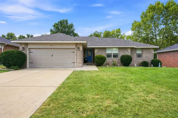 3892 W Parkridge Circle, Springfield, MO 65802