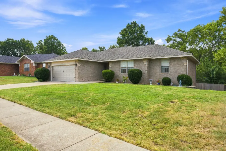 3892 W Parkridge Circle, Springfield, MO 65802 - #3