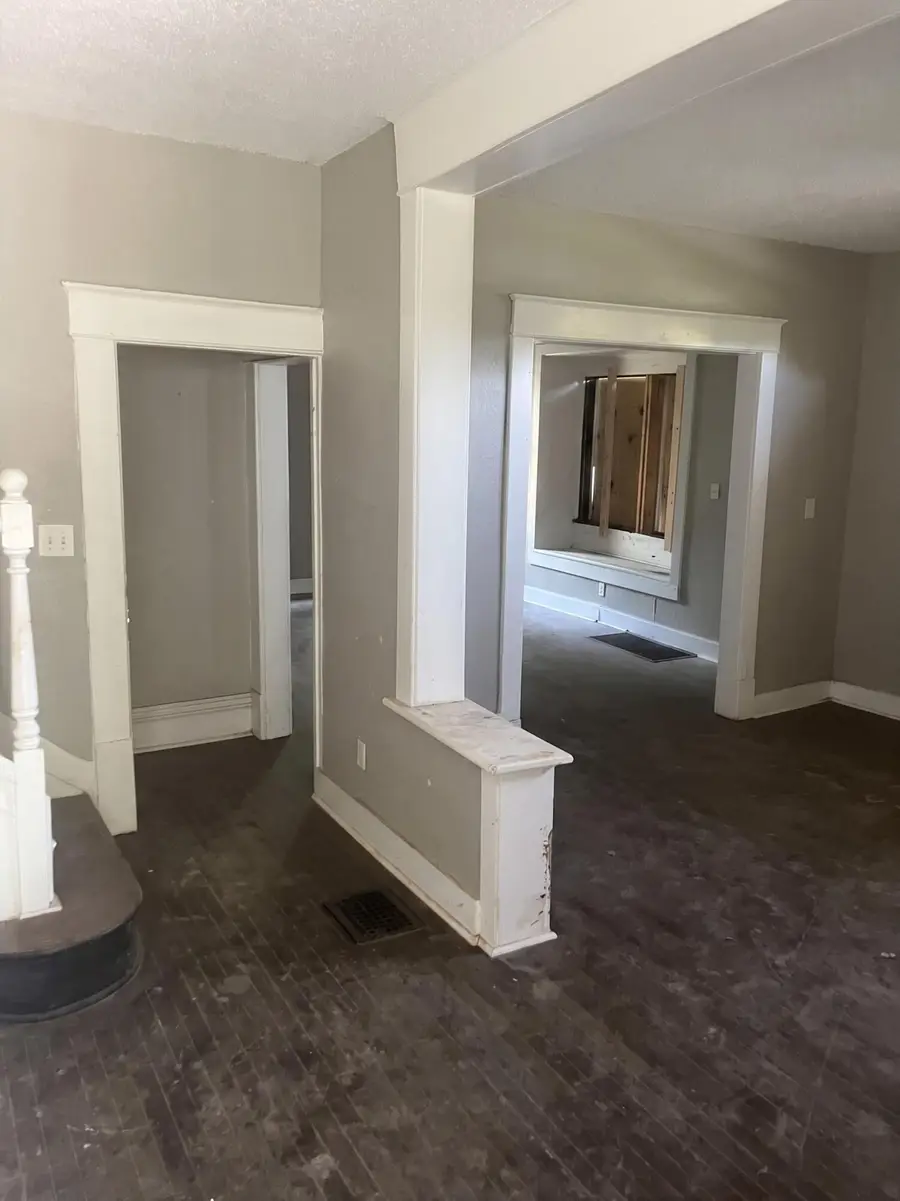 2819 Brooklyn Avenue, Kansas City, MO 64109 - #2