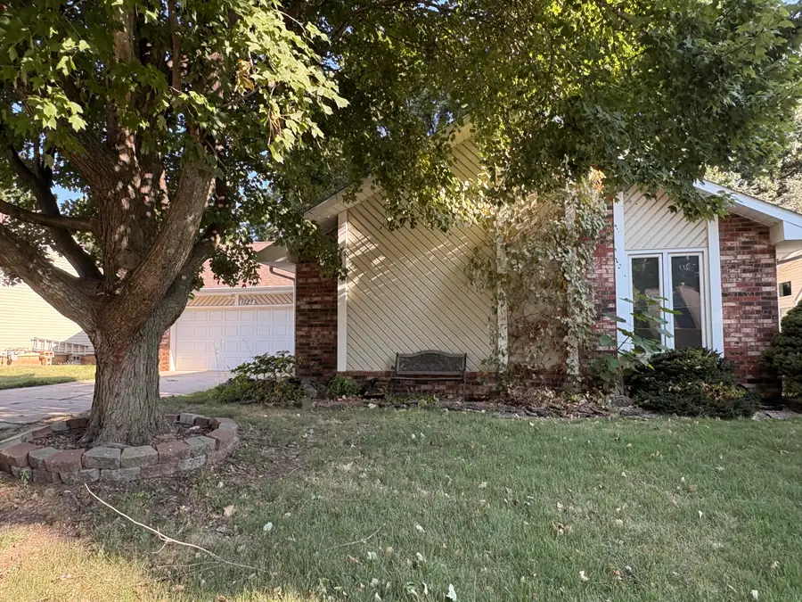 1327 W Riverside Street, Springfield, MO 65807 - #2