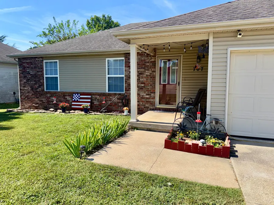 707 S Sunmeadow Drive, Strafford, MO 65757 - #3