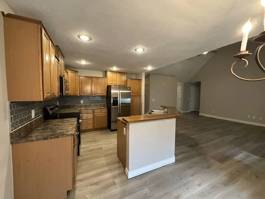 819 S Southgate Drive, Nixa, MO 65714 - #2