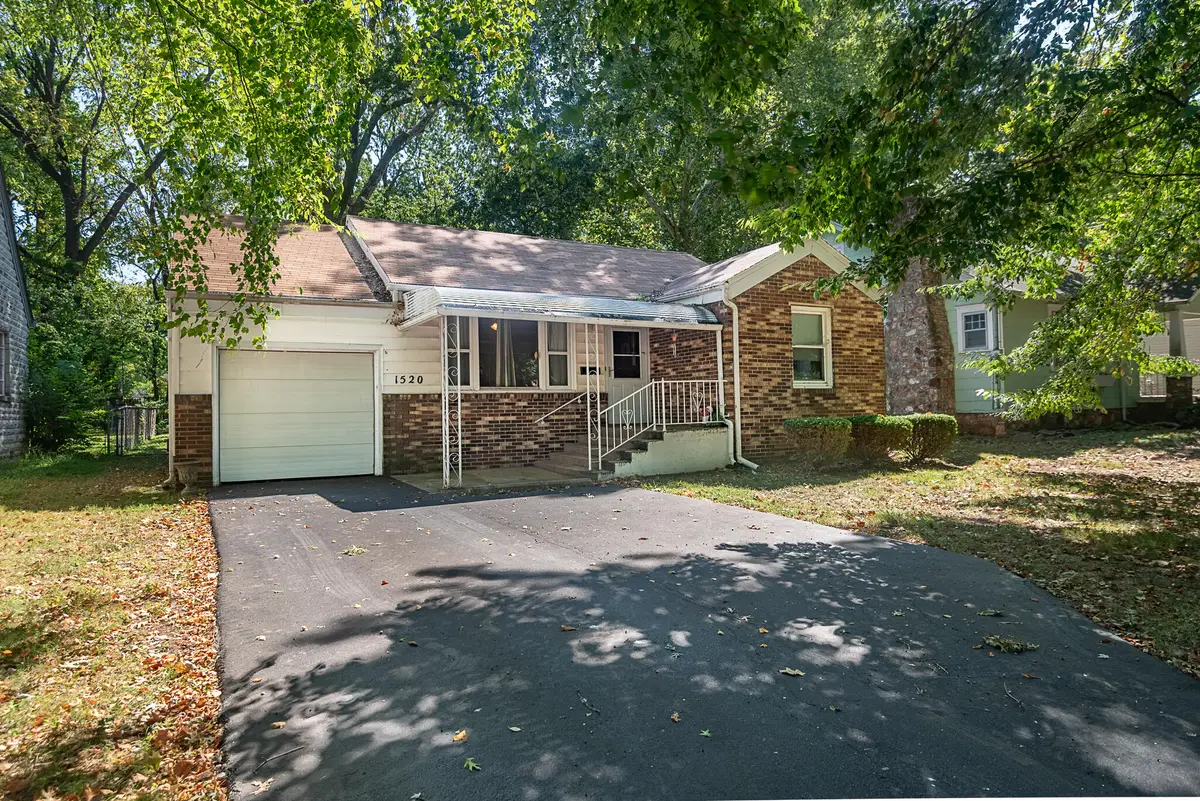 1520 S Roanoke Avenue, Springfield, MO 65807 - #1