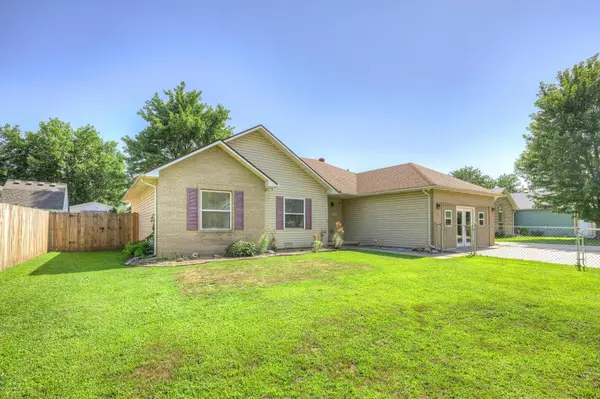 1422 W Macon Street, Carthage, MO 64836