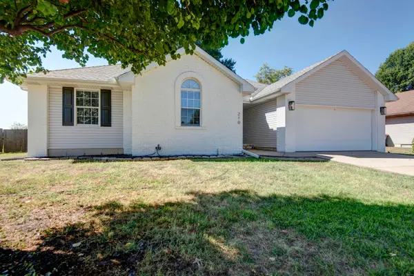 210 E Robin Road, Clever, MO 65631