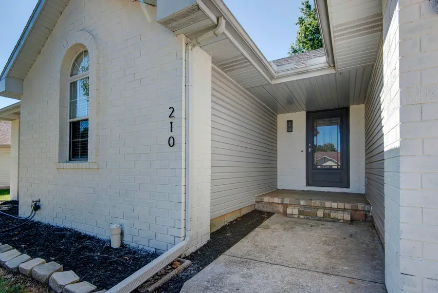 210 E Robin Road, Clever, MO 65631 - #2