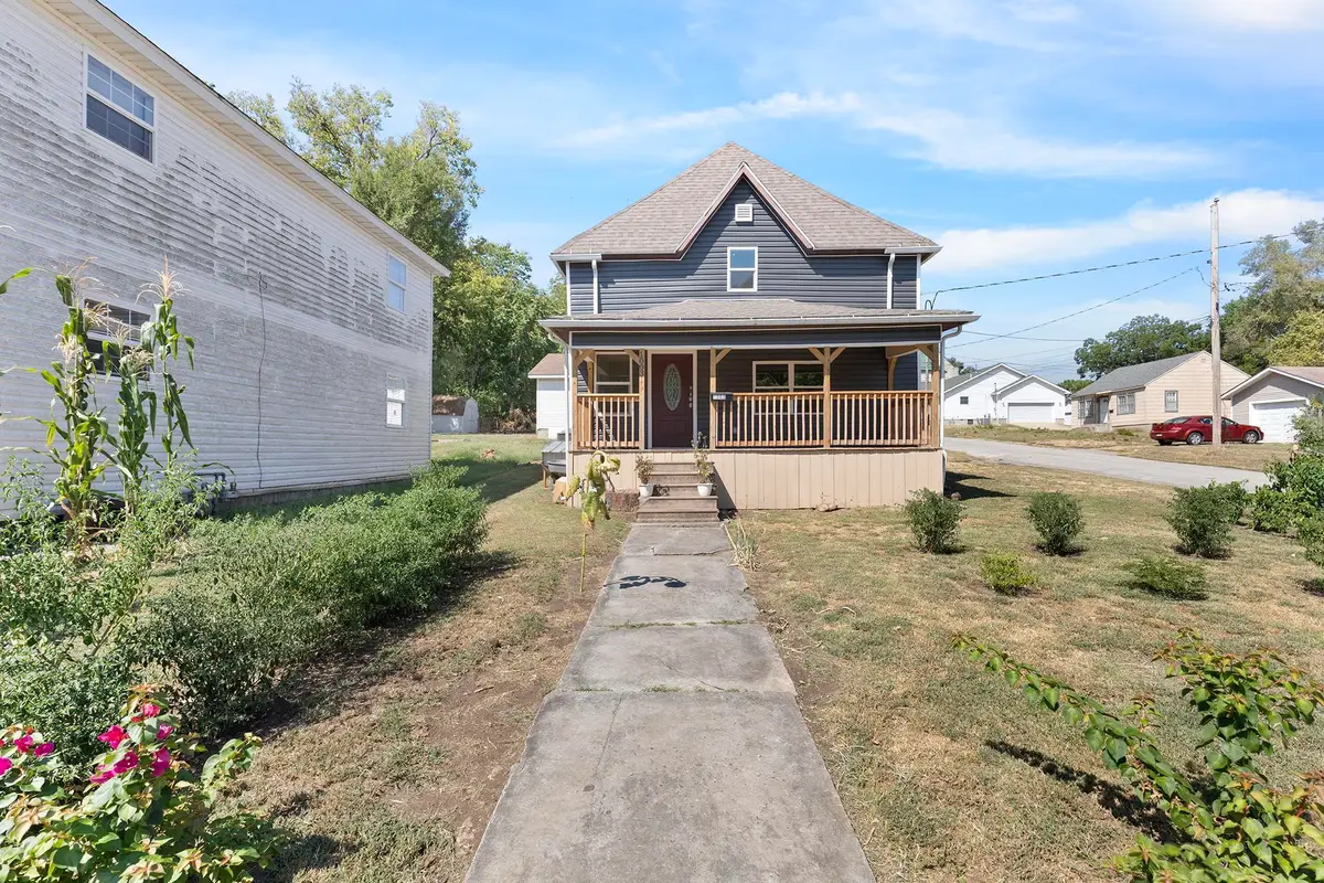 1003 S Fulton Street, Carthage, MO 64836 - #1