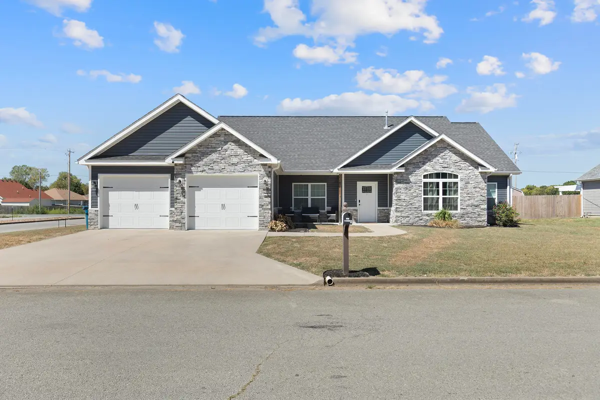 2207 W Greystone Square, Webb City, MO 64870 - #1