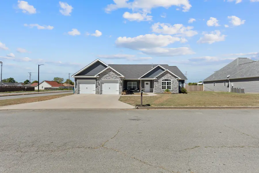 2207 W Greystone Square, Webb City, MO 64870 - #2