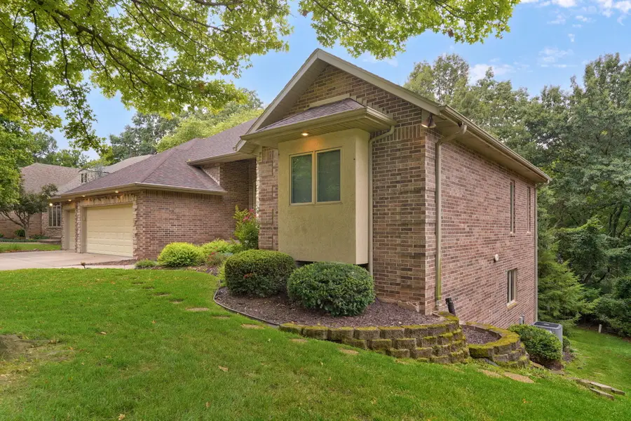 2441 S Forrest Heights Avenue, Springfield, MO 65809 - #3