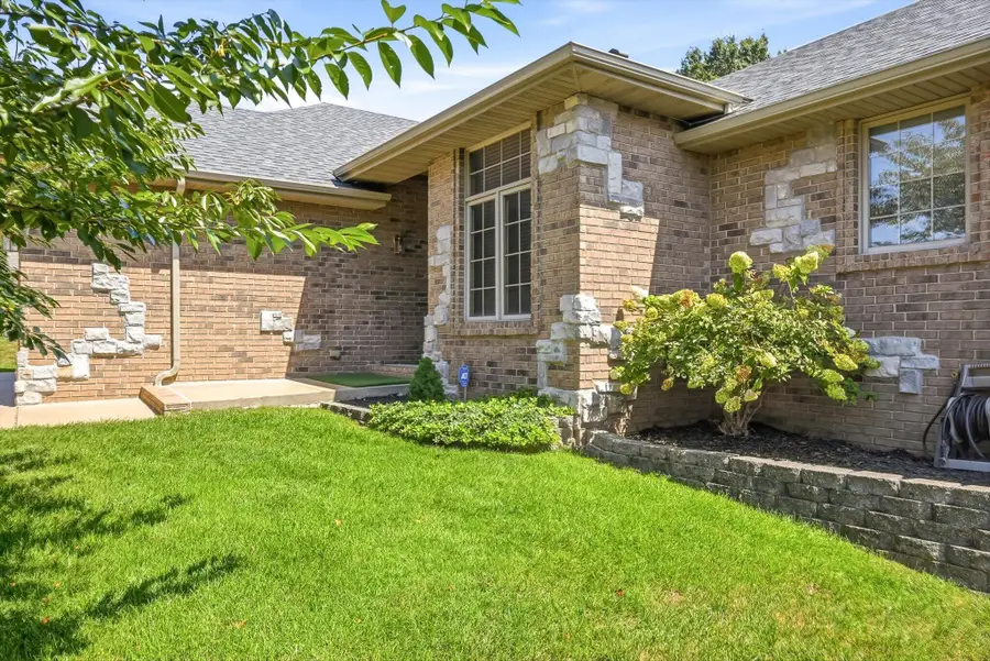 5106 S Burrows Avenue, Springfield, MO 65810 - #2