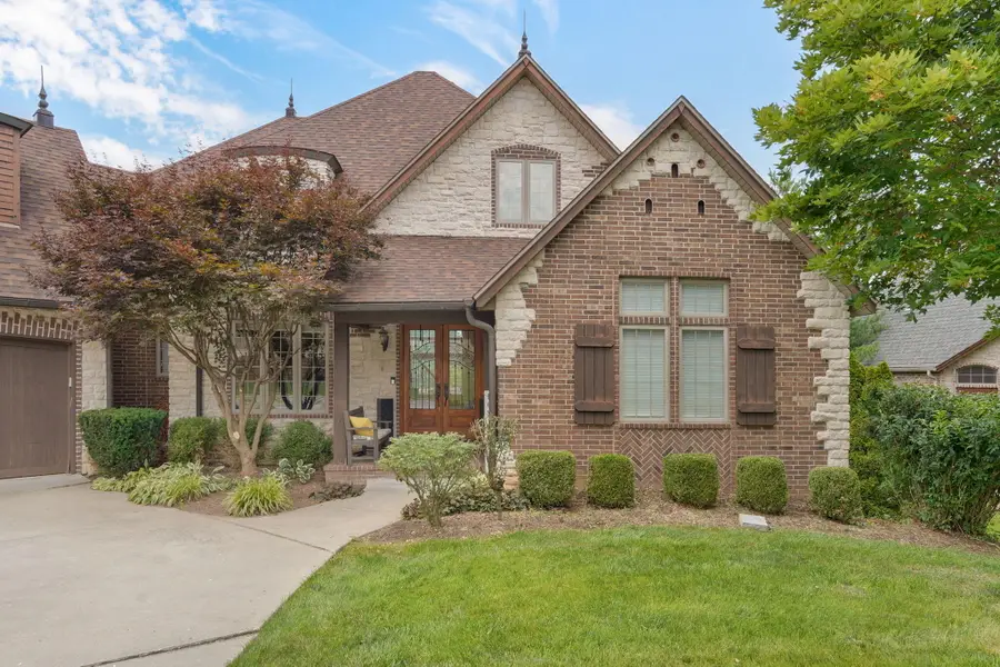 5909 S Brightwater Trail, Springfield, MO 65810 - #3