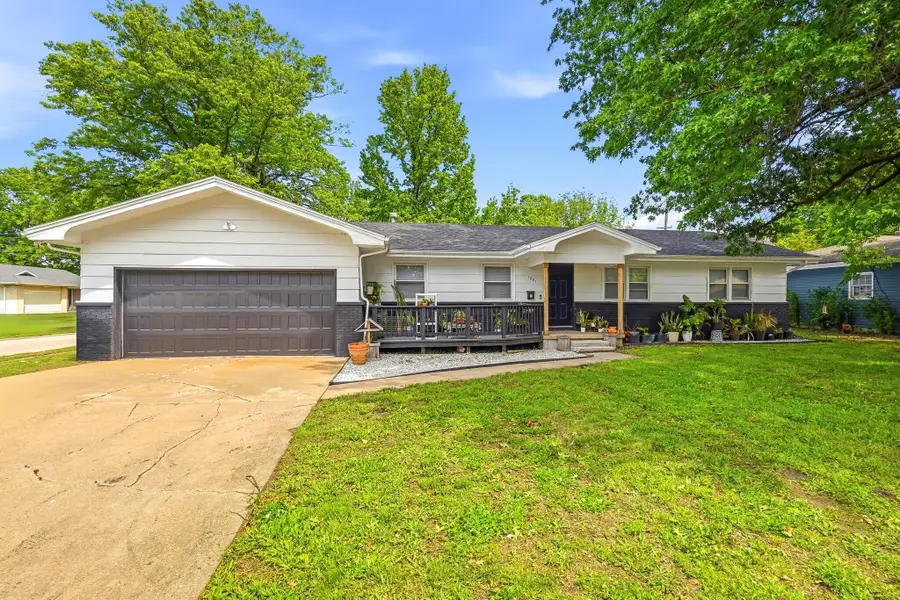 1201 W Edgewood Street, Springfield, MO 65807 - #2