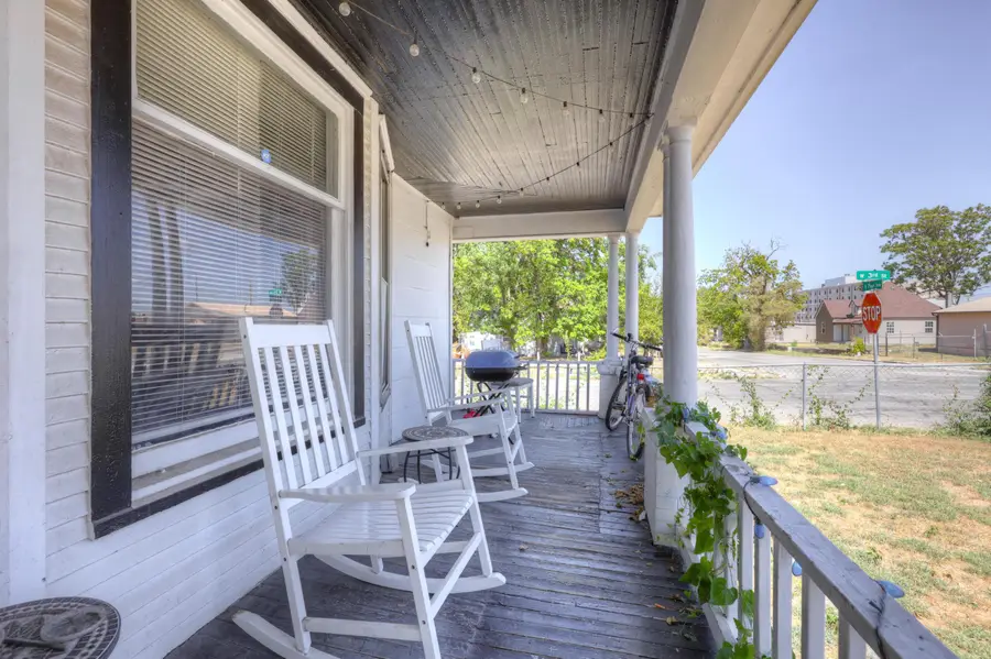 302 S Pearl Avenue, Joplin, MO 64801 - #3