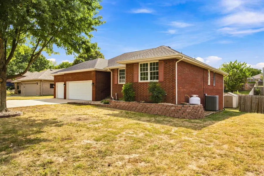 208 Miller Way, Monett, MO 65708 - #2