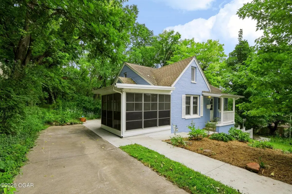 507 W Hickory Street, Neosho, MO 64850 - #1