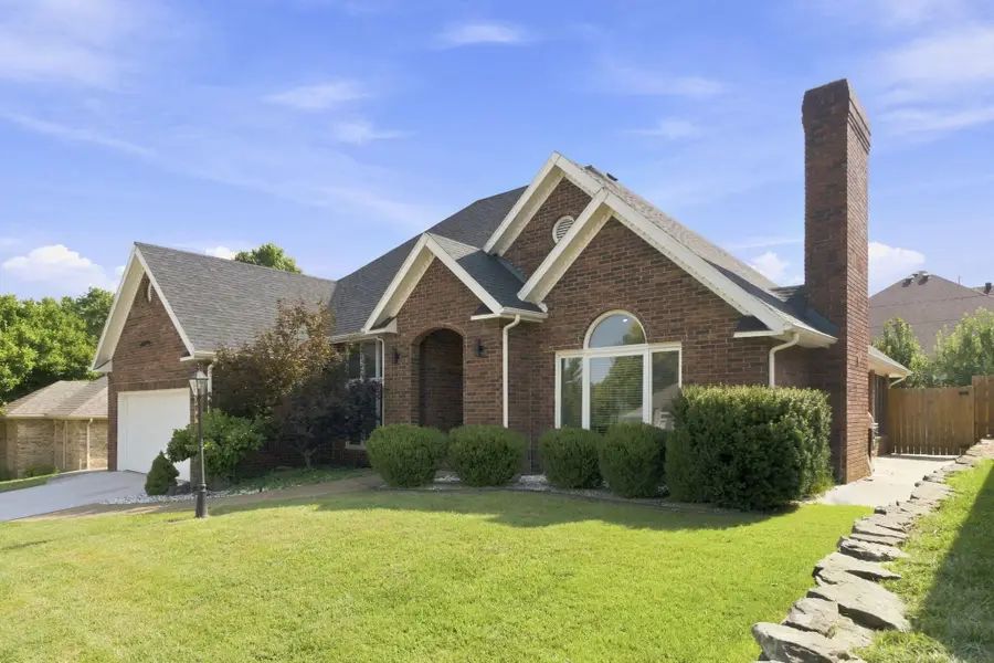 3214 S Oak Avenue, Springfield, MO 65804 - #2
