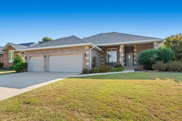 2426 S April Avenue, Springfield, MO 65807