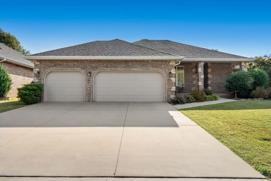 2426 S April Avenue, Springfield, MO 65807 - #2