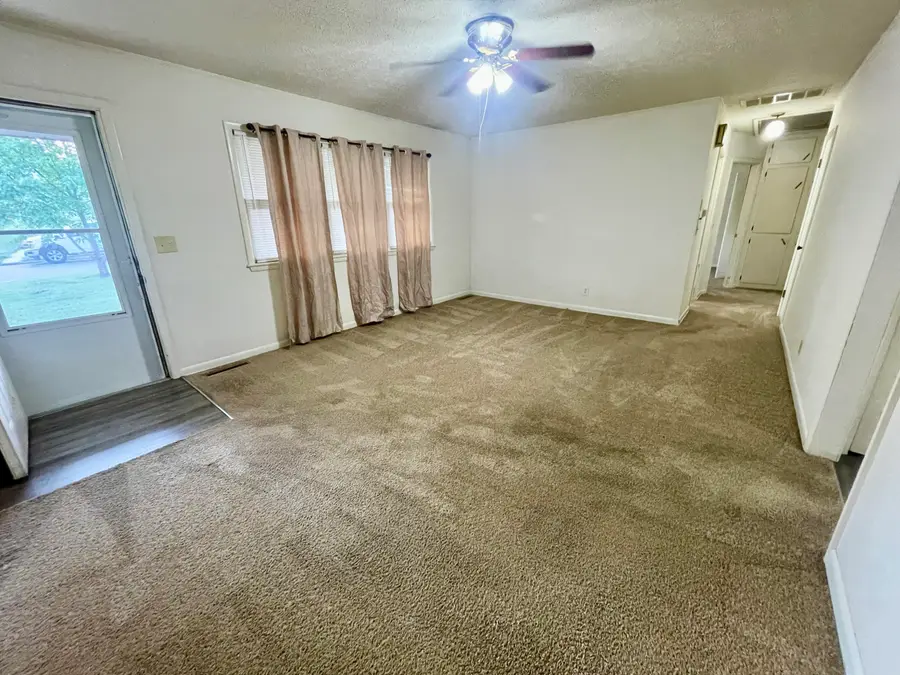 2563 N Franklin Avenue, Springfield, MO 65803 - #2