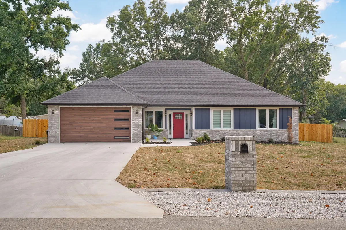 112 W Oak Street, Nixa, MO 65714 - #1