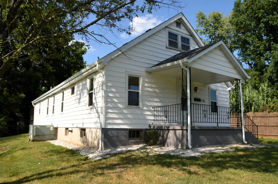 2751 W Walnut Street, Springfield, MO 65802 - #2