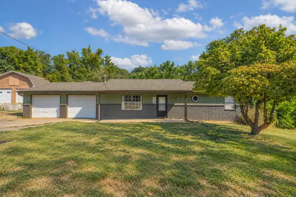 104 W South Street, Neosho, MO 64850