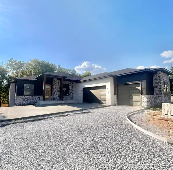 6147 S Hampton Avenue, Springfield, MO 65810