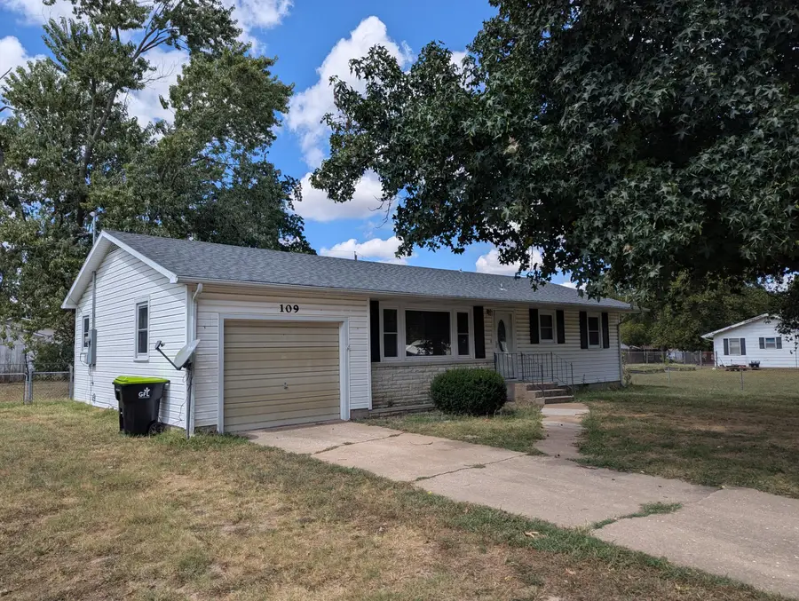 109 N Youngblood Street, Marionville, MO 65705 - #2