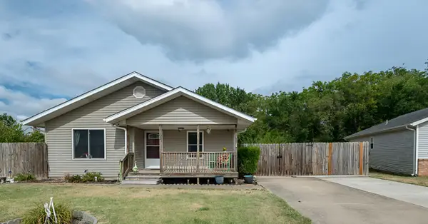1202 N Oak Park Drive, Springfield, MO 65802