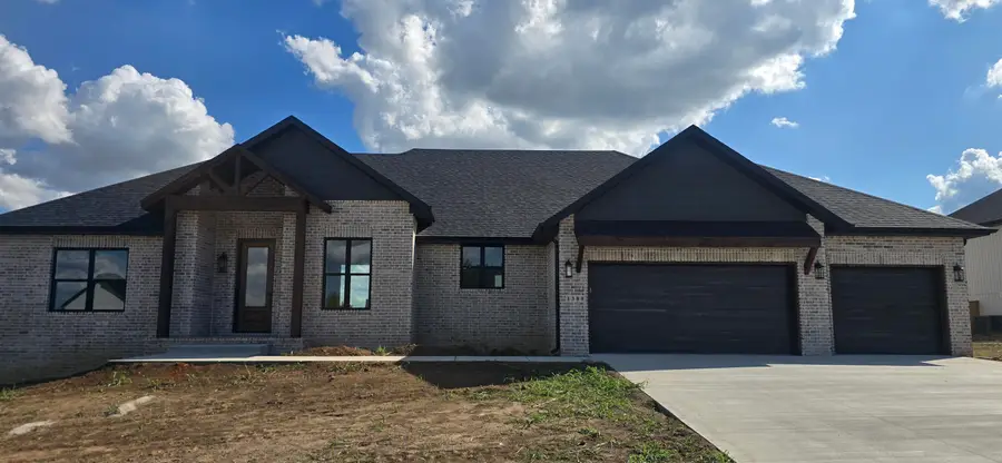 1388 E Walnut Street, Bolivar, MO 65613 - #2