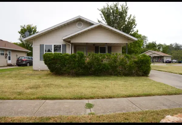 1145 N Oak Park Drive, Springfield, MO 65802