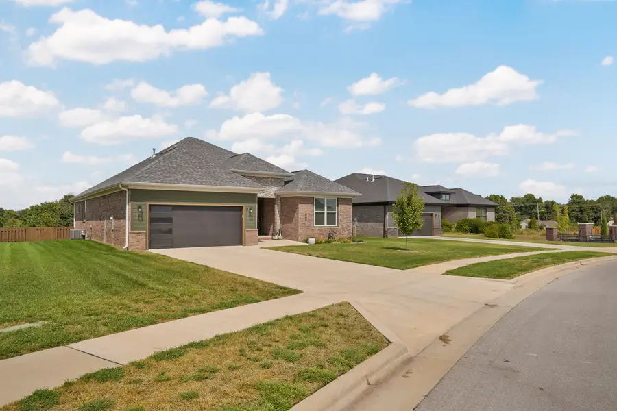 1065 W Gaslight Drive, Springfield, MO 65810 - #2