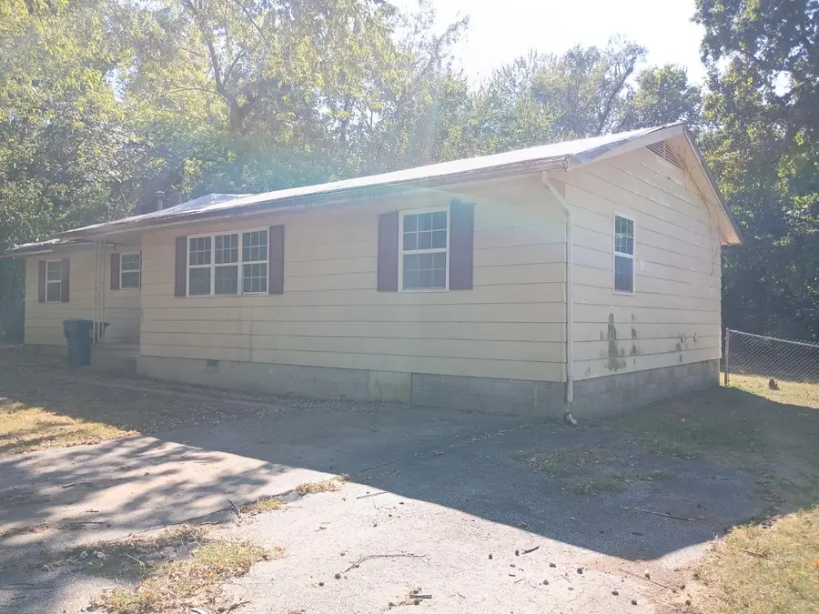 416 N Zinc Place, Carterville, MO 64835 - #3