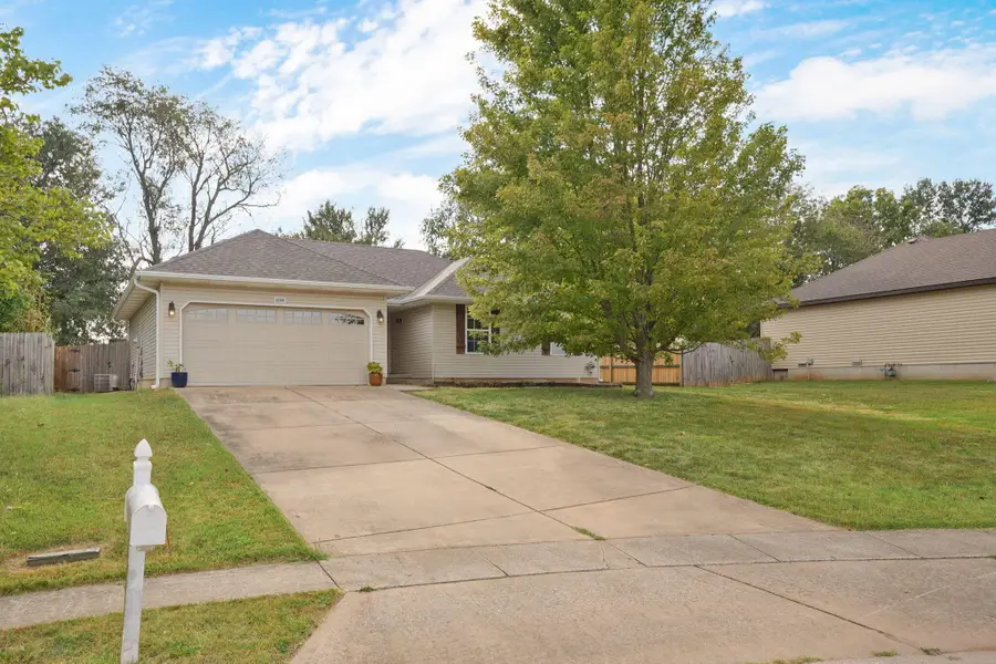1560 S Timbercreek Avenue, Springfield, MO 65807 - #3