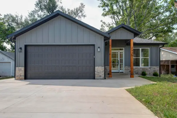 2930 W Olive Street, Springfield, MO 65802