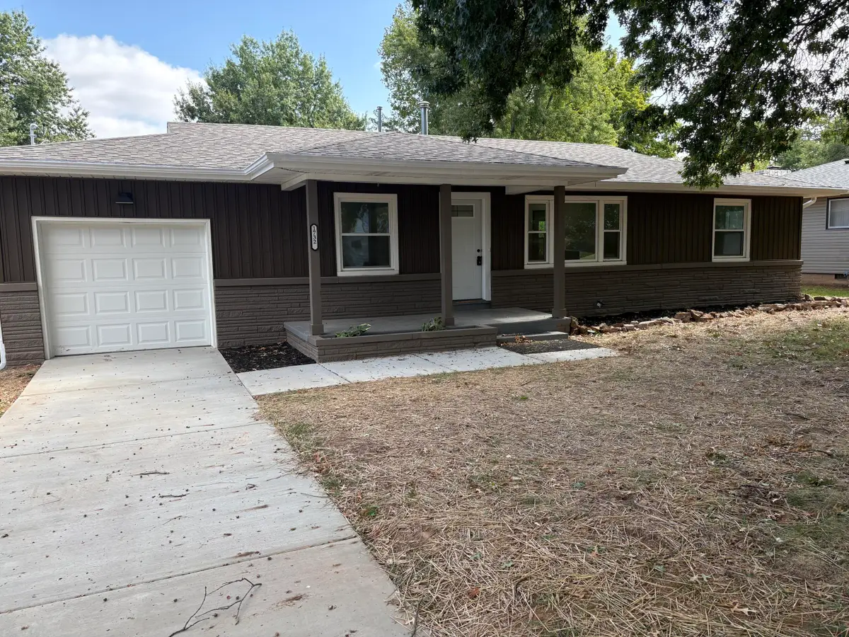 1732 S Lancaster Avenue, Springfield, MO 65807 - #1